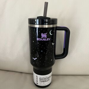 Stanley 40 oz Tumbler H2.0 Flow state Quencher Halloween Spellcast Black